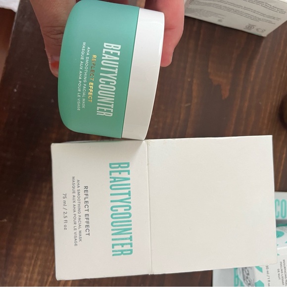 Full size New with Box Beautycounter Reflect Effect AHA Smoothing Facial Mask - Picture 3 of 8